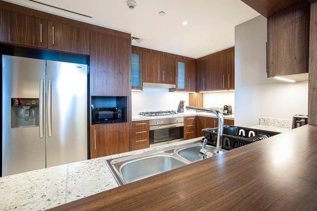 Magnificent Brand New Lux 3br Burj & Fountain View Apartment *