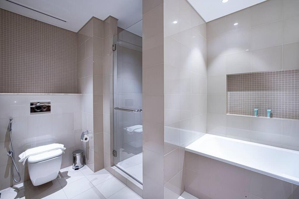 Magnificent Brand New Lux 3br Burj & Fountain View
