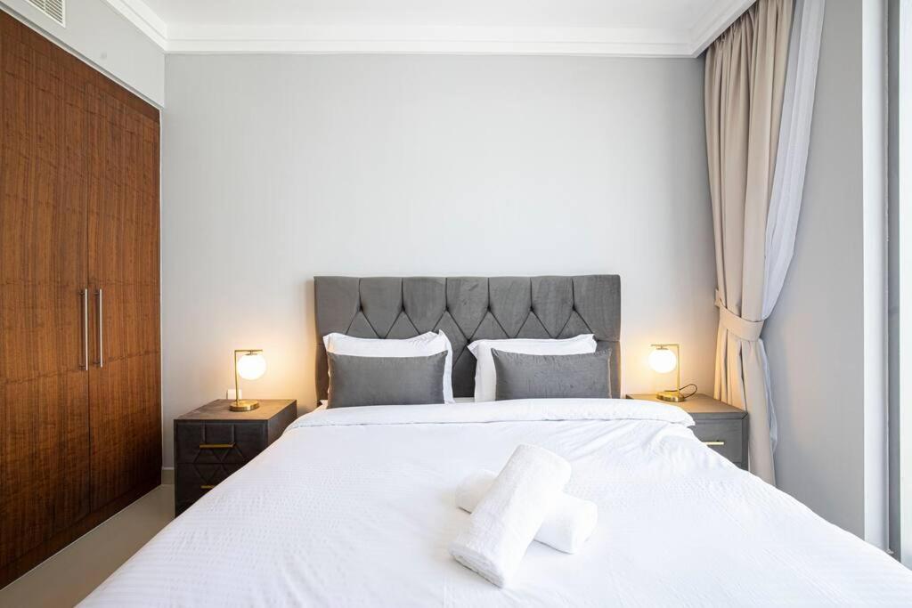 Magnificent Brand New Lux 3br Burj & Fountain View *