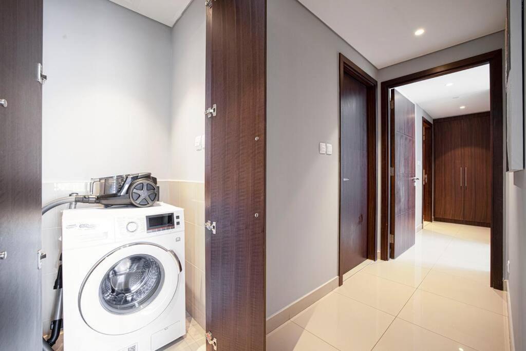 Magnificent Brand New Lux 3br Burj & Fountain View Dubai