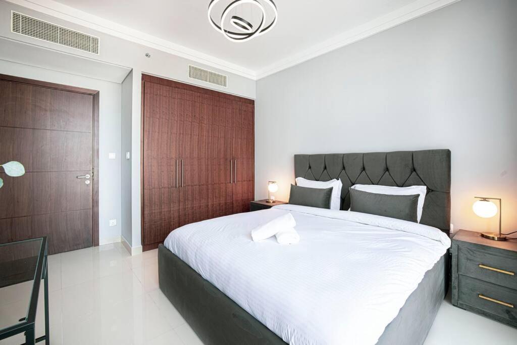 Magnificent Brand New Lux 3br Burj & Fountain View Dubai