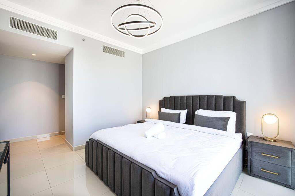 Magnificent Brand New Lux 3br Burj & Fountain View