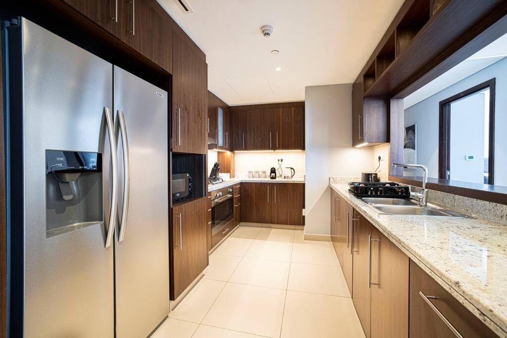 Magnificent Brand New Lux 3br Burj & Fountain View *