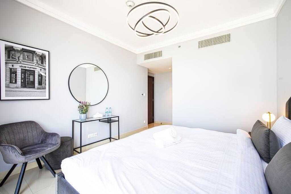 Magnificent Brand New Lux 3br Burj & Fountain View Dubai