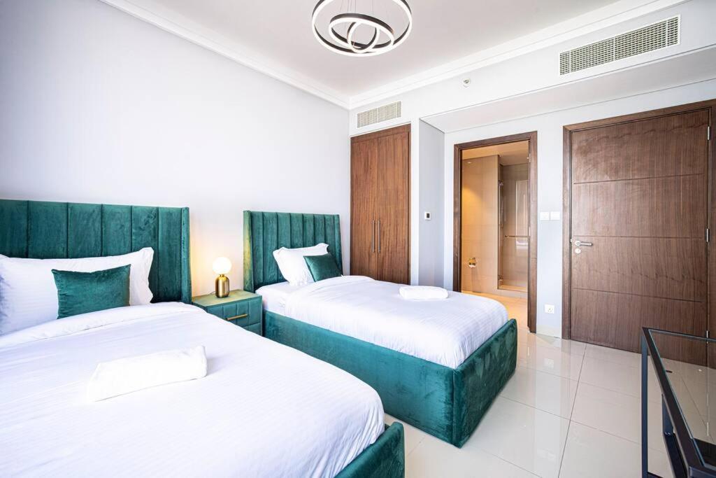 Magnificent Brand New Lux 3br Burj & Fountain View Dubai