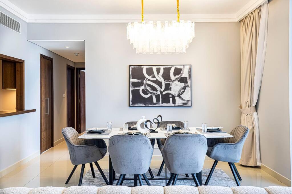 Magnificent Brand New Lux 3br Burj & Fountain View Apartment *
