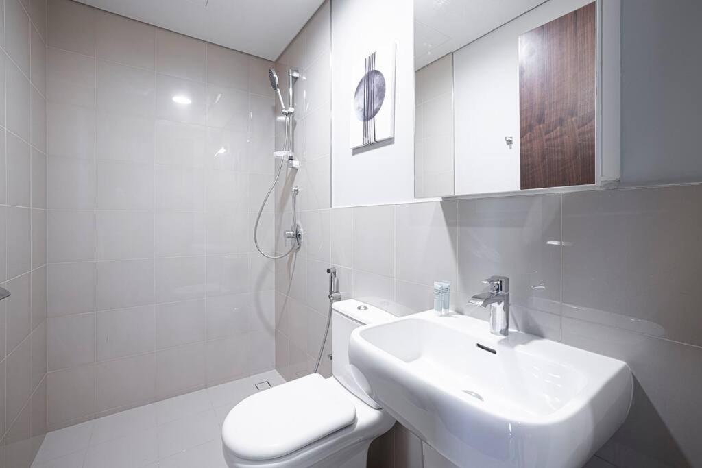 Magnificent Brand New Lux 3br Burj & Fountain View Apartment