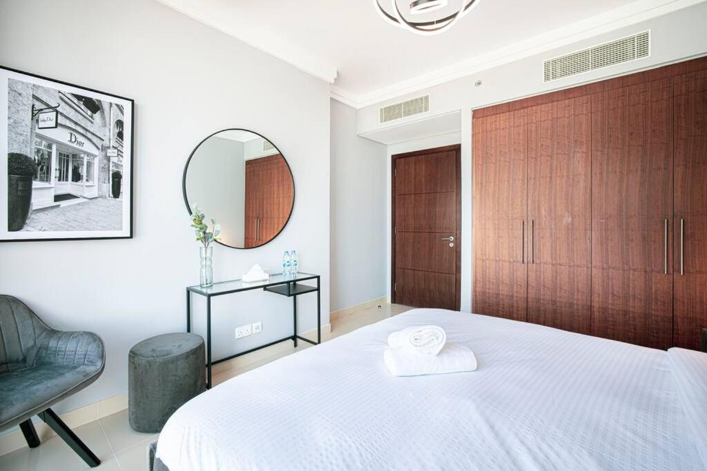 Magnificent Brand New Lux 3br Burj & Fountain View Apartment