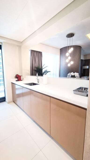 Luxury Paramount A21 *