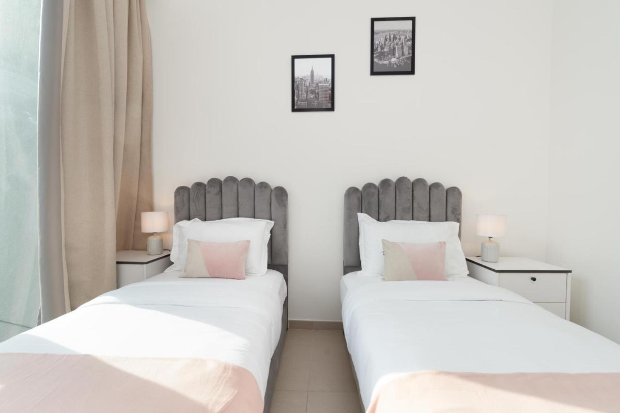 Downtown / Great Location / 2bdr / 2 Balconies / 10 Min Walk From Mall Dubai