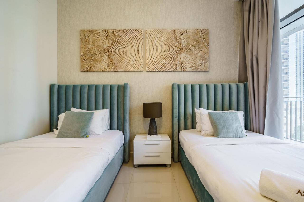 Classy 2br In Boulevard Crescent - Downtown * Dubai