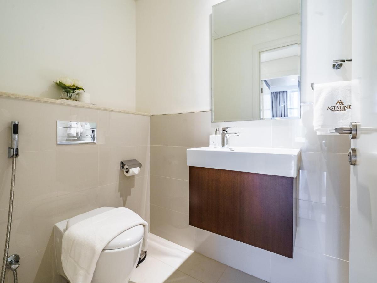 Classy 2br In Boulevard Crescent - Downtown Dubai