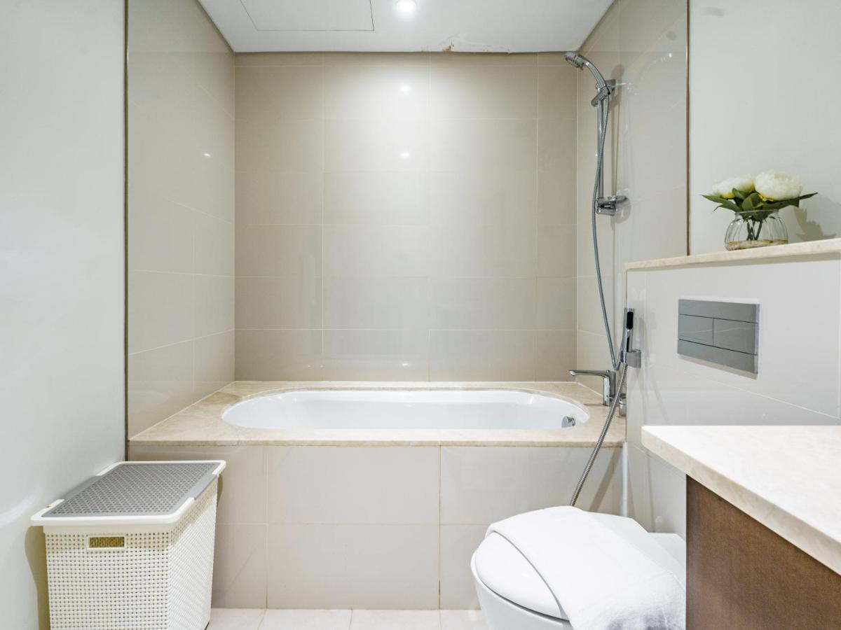Classy 2br In Boulevard Crescent - Downtown Dubai