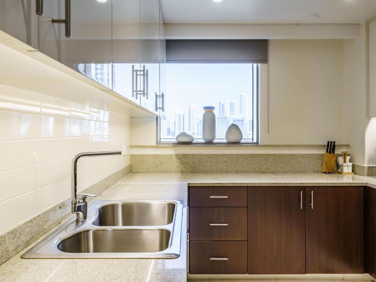 Classy 2br In Boulevard Crescent - Downtown Dubai