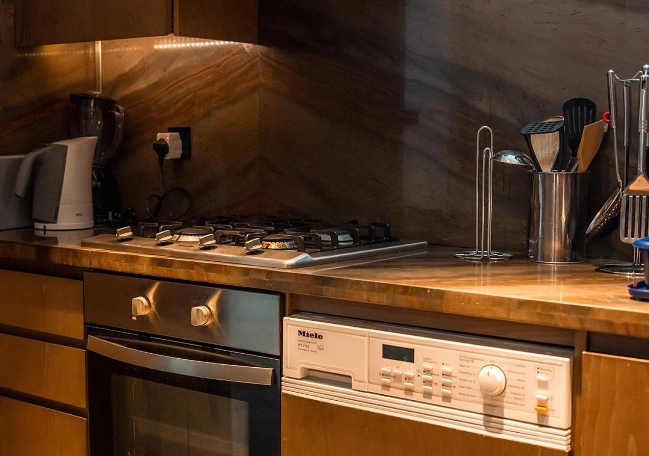 Luxury 2 Bedroom In The World Famous Apartment