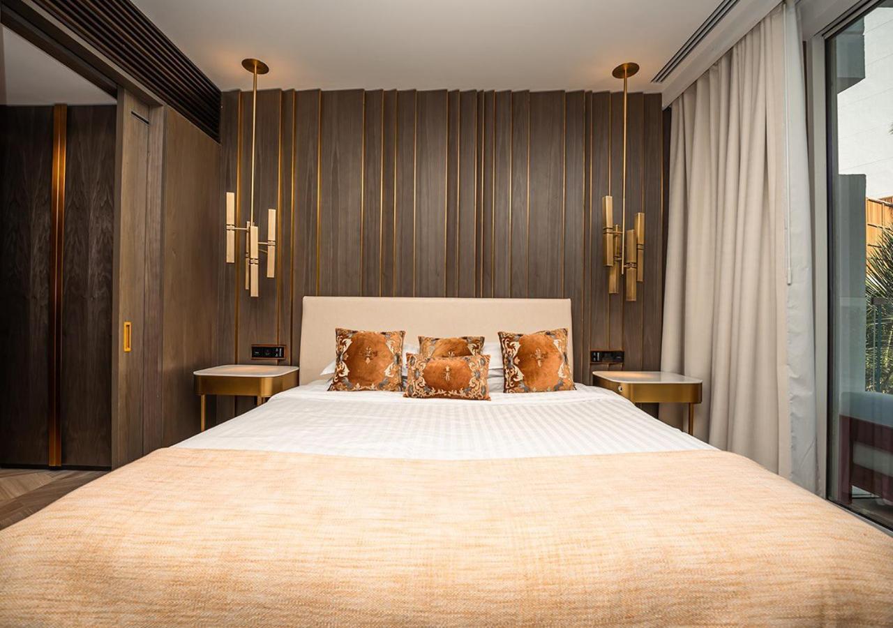 Luxury 2 Bedroom In The World Famous Apartment Dubai