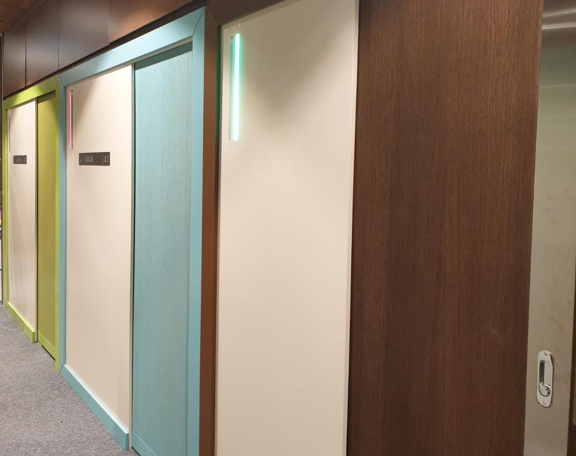Capsule hotel Sleep 'n Fly Sleep Lounge, C-gates Terminal 3 - Transit Only Dubai