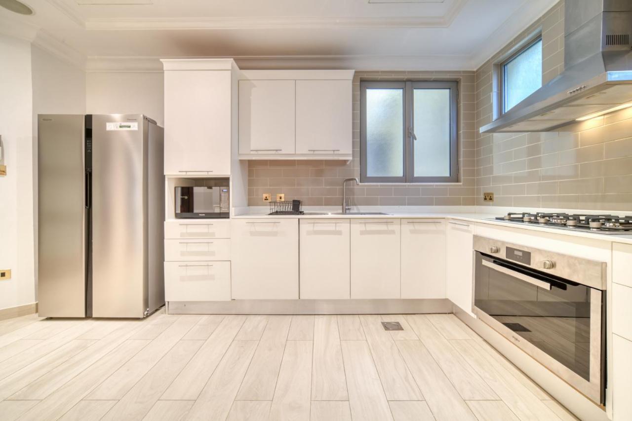 Frond E Villa, Palm Jumeirah - Mint Daire *