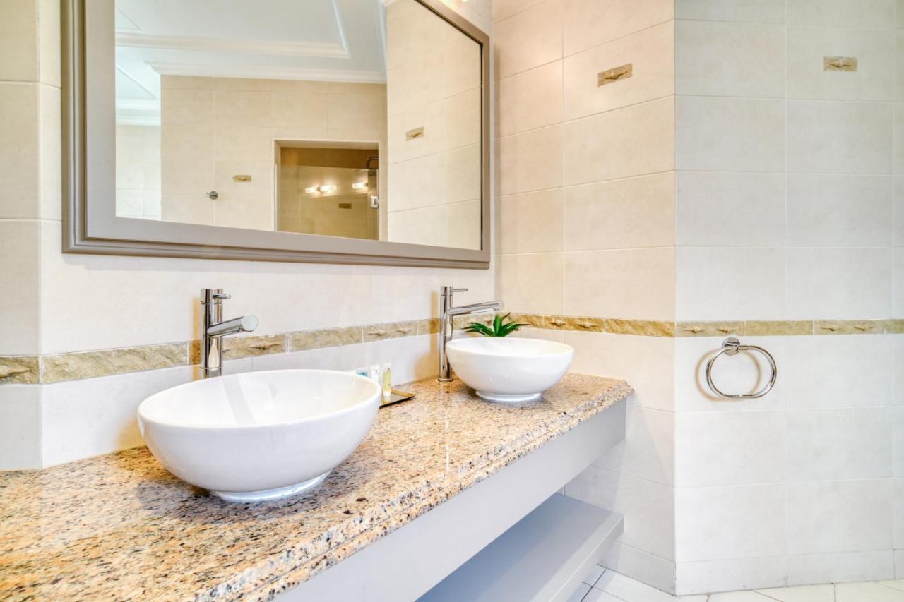 Frond E Villa, Palm Jumeirah - Mint *