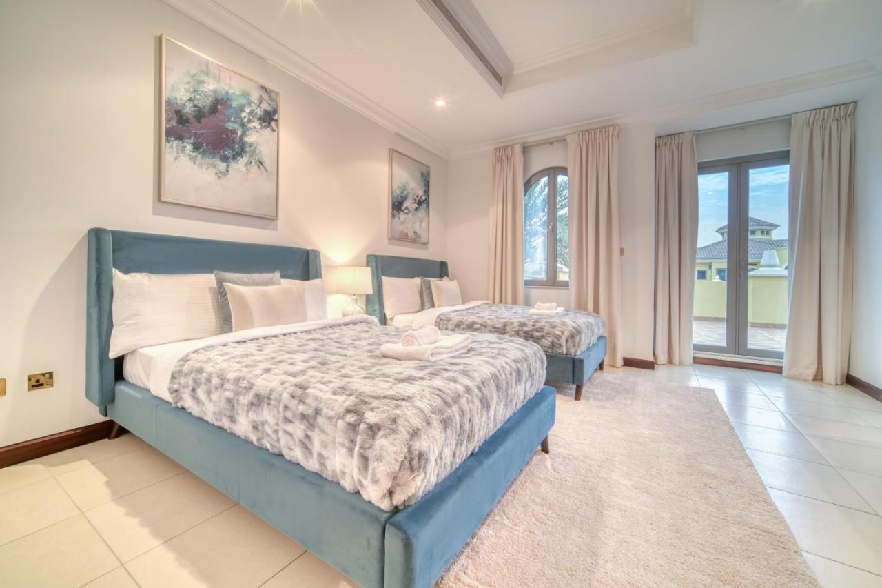 Frond E Villa, Palm Jumeirah - Mint * Dubai