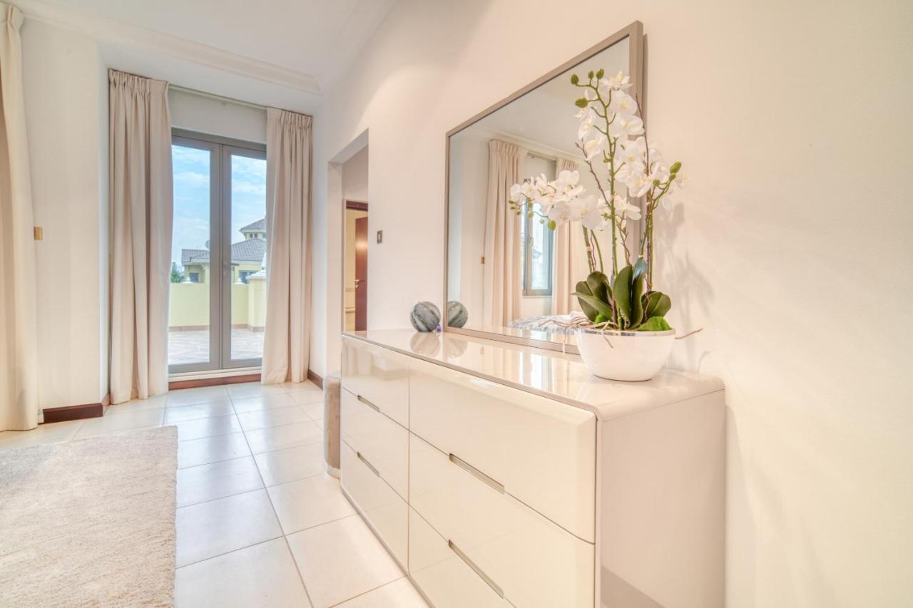 Frond E Villa, Palm Jumeirah - Mint Daire Dubai
