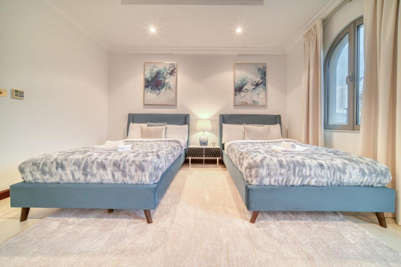 Frond E Villa, Palm Jumeirah - Mint * Dubai