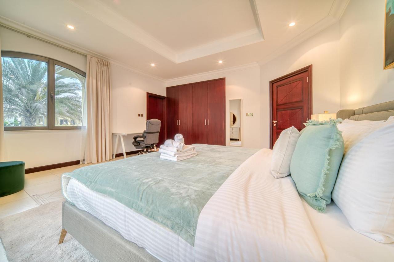 Frond E Villa, Palm Jumeirah - Mint Daire