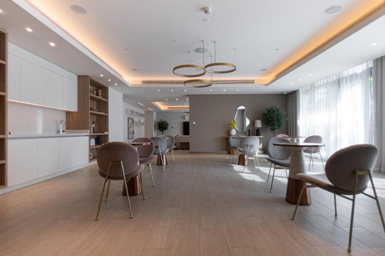 Apartment Sea View With Private Access! 3br & Maid Rm