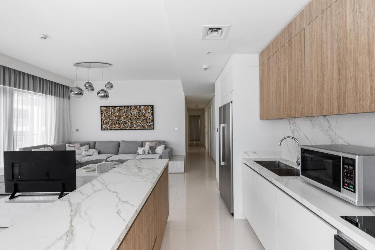Sea View With Private Access! 3br & Maid Rm *