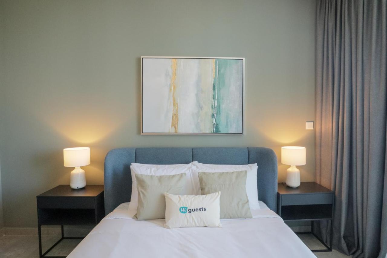 Higuests - Stylish With Balcony And Partial Marina View *