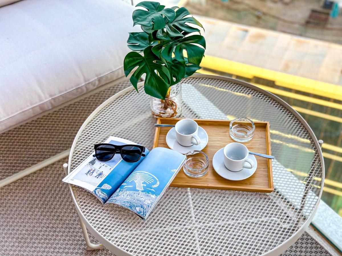 Higuests - Stylish With Balcony And Partial Marina View
