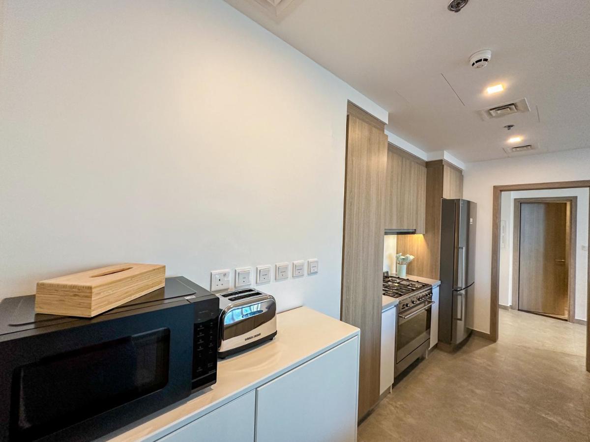 Higuests - Stylish With Balcony And Partial Marina View Apartment Dubai