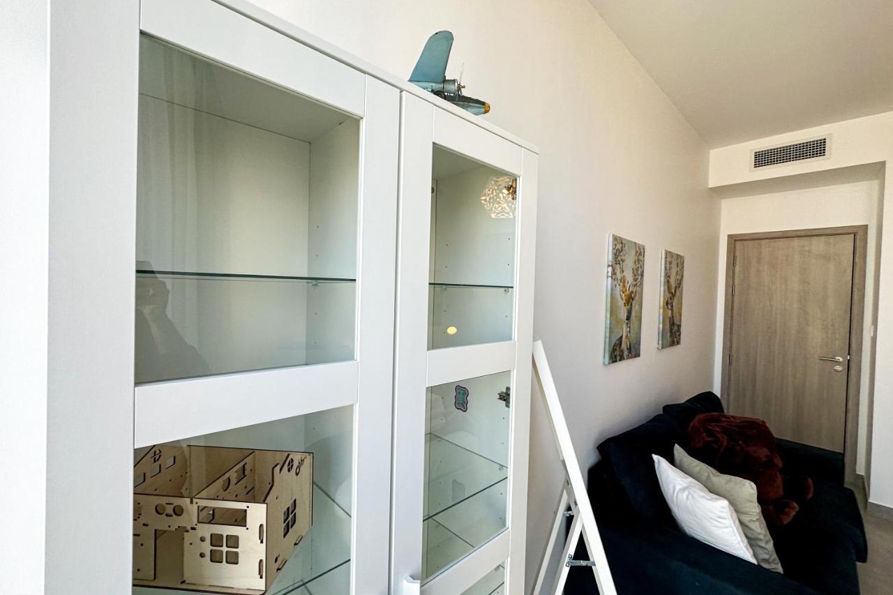 Higuests - Stylish With Balcony And Partial Marina View Dubai