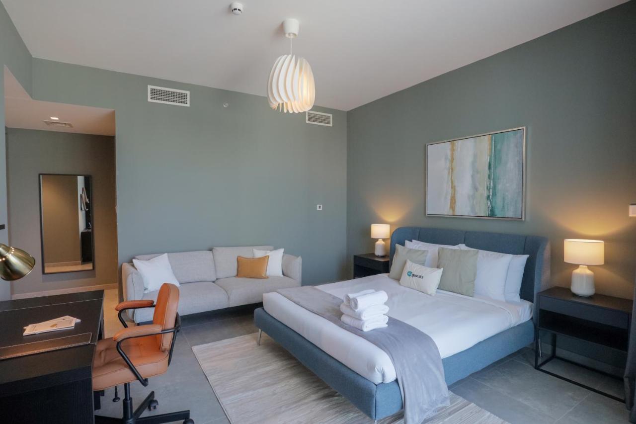 Higuests - Stylish With Balcony And Partial Marina View