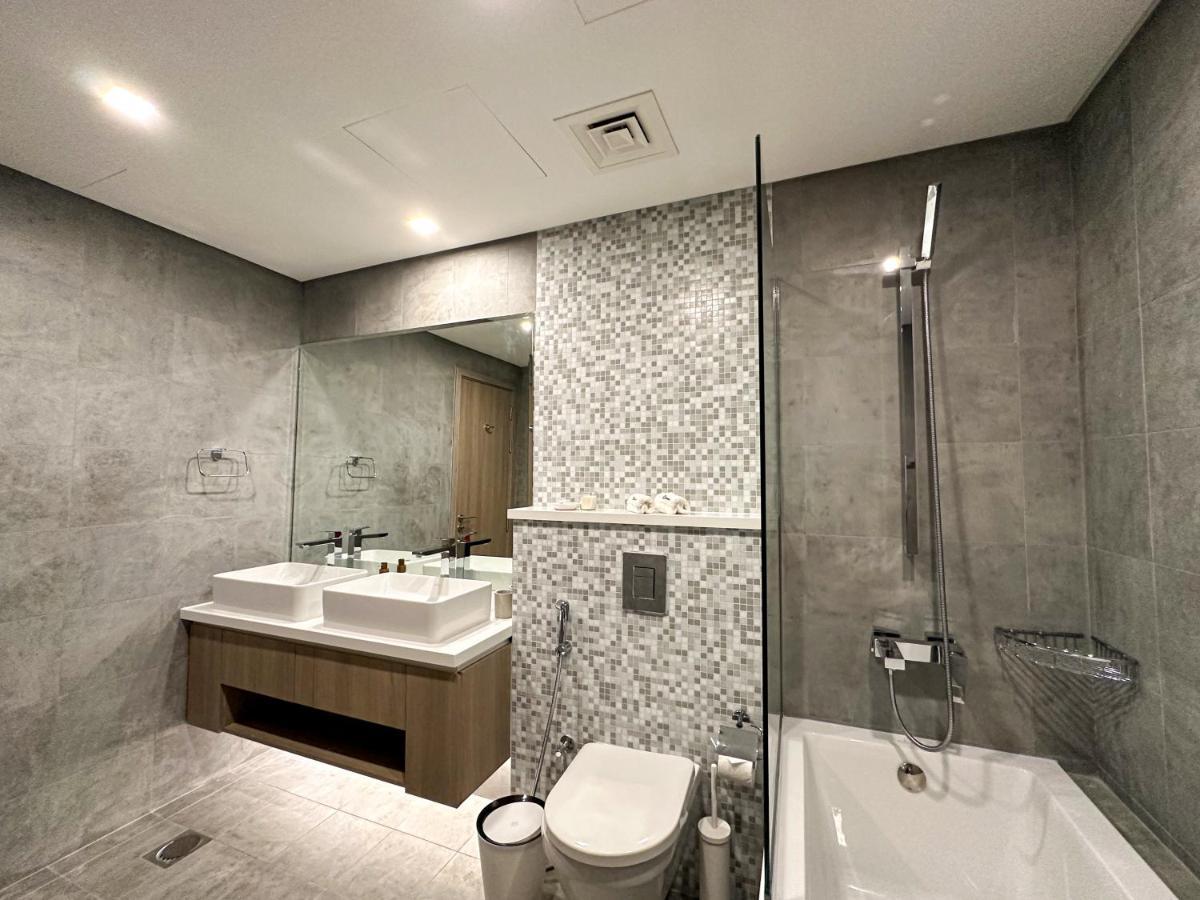 Higuests - Stylish With Balcony And Partial Marina View Dubai
