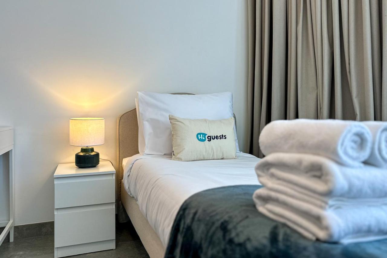 Higuests - Stylish With Balcony And Partial Marina View Apartment Dubai