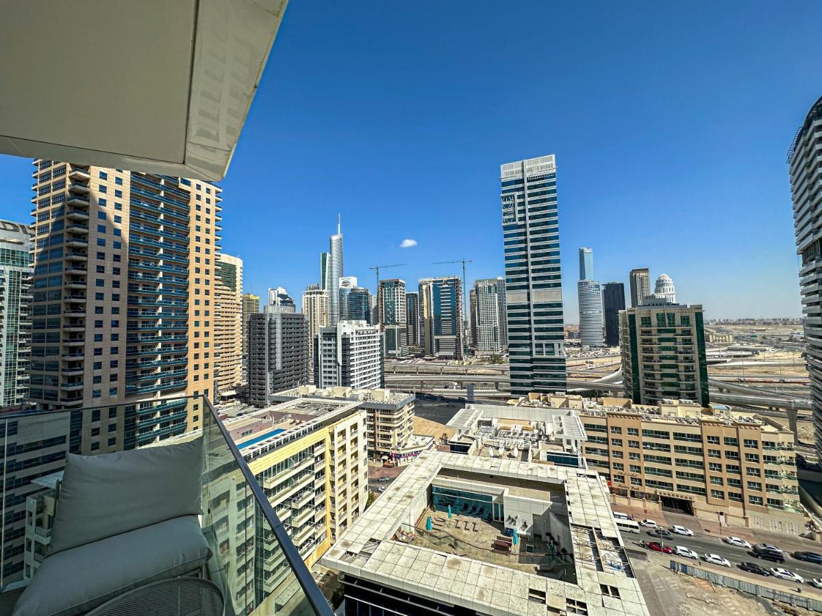 Higuests - Stylish With Balcony And Partial Marina View Apartment Dubai