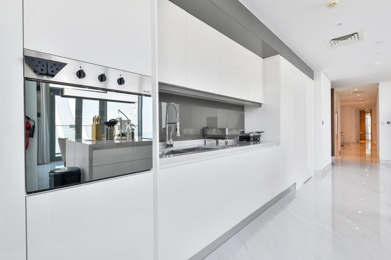 Spectacular 3 Bedroom With Maids Facing The Eye *