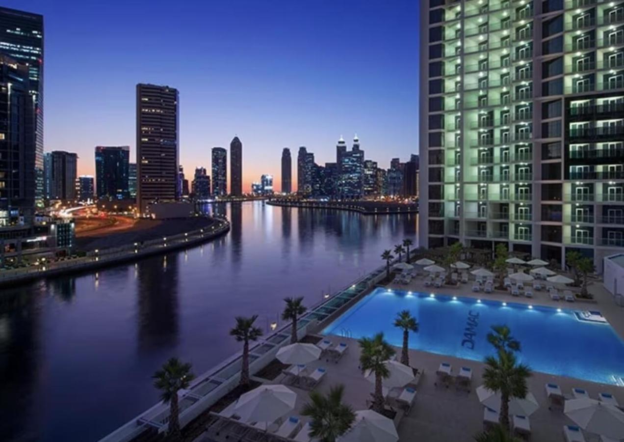 Luxury With A Canal View Apartment Dubai