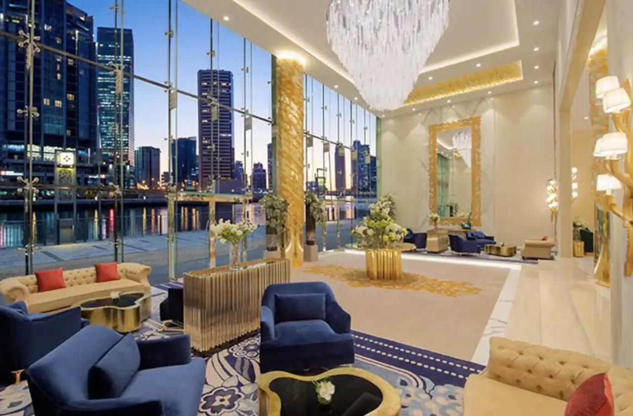 Luxury With A Canal View * Dubai