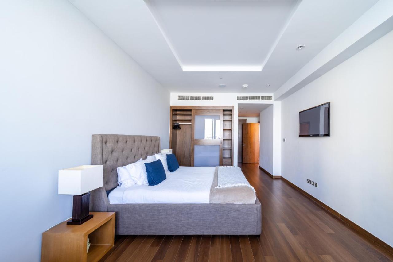 2 Bedroom App With Private And Infinity Pool Apartment Dubai