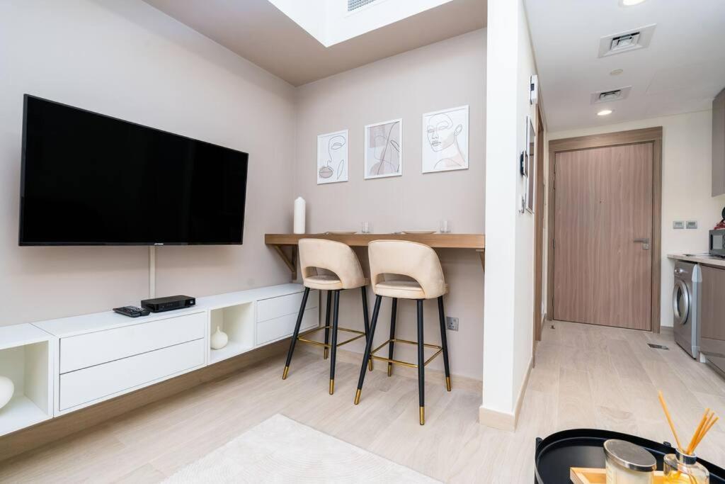 Chic @ Azizi Riviera 10 - Apartment *