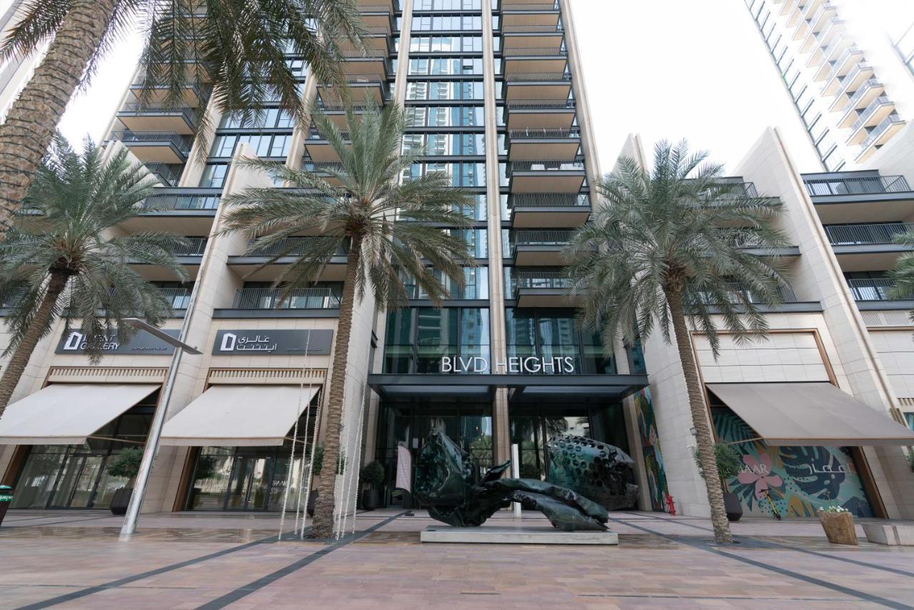 Downtown / Great Location / 2bdr / 2 Balconies / 10 Min Walk From Mall