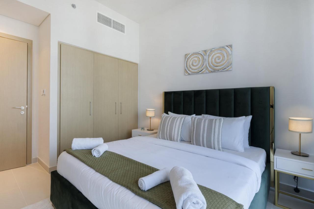 Elegant 2 Bedroom Luxury Living In Harbour Gate - Allsopp&allsopp *