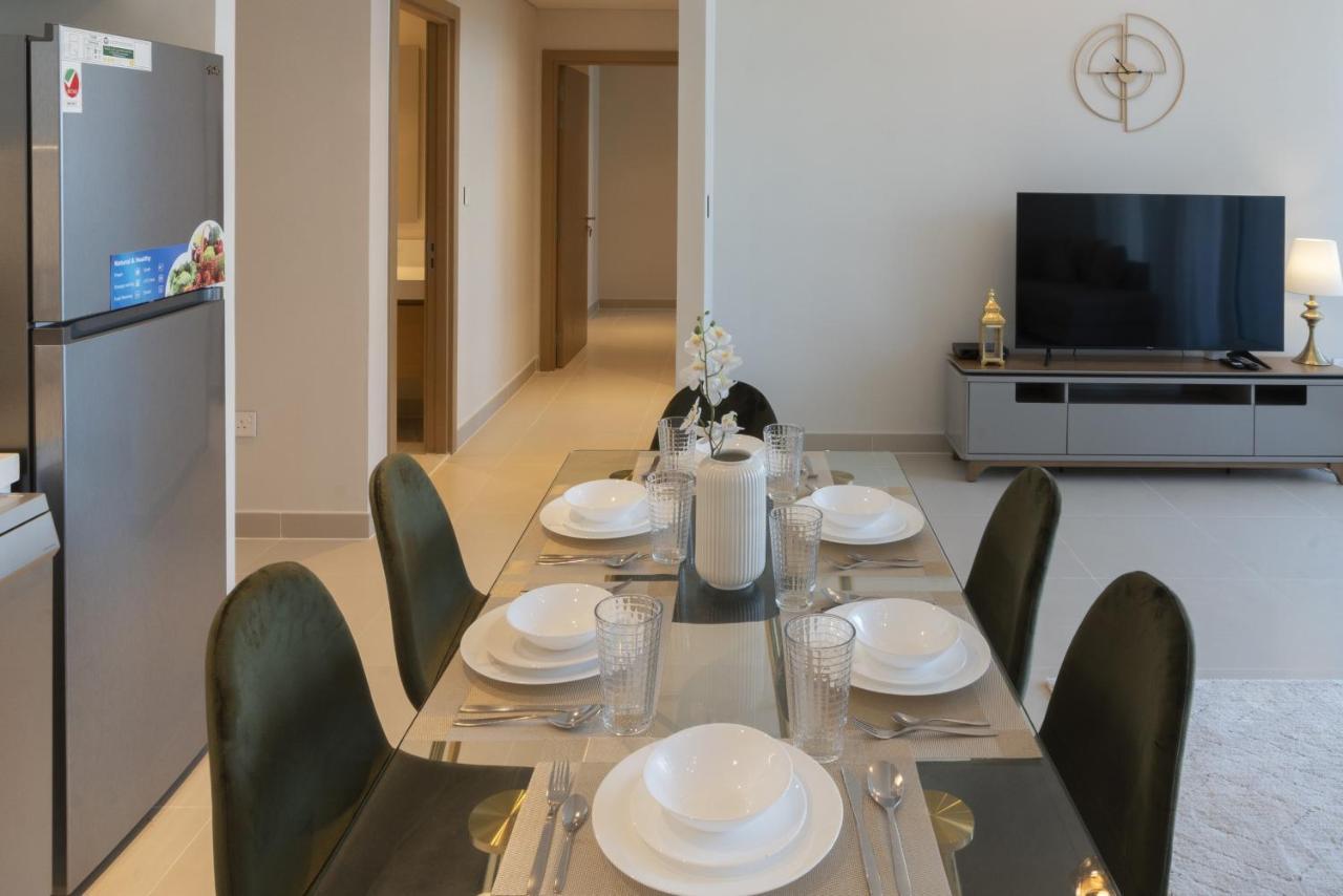 Elegant 2 Bedroom Luxury Living In Harbour Gate - Allsopp&allsopp