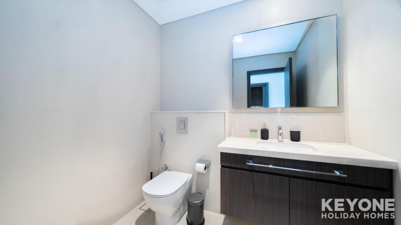 Keyone - 3br With Maids In Downtown Views Apartment Dubai