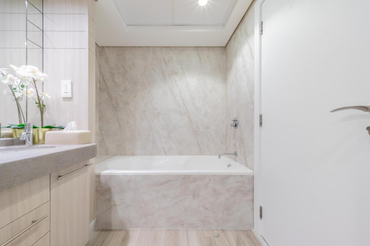Boutique Living - Burj Views - Renovated Daire Dubai