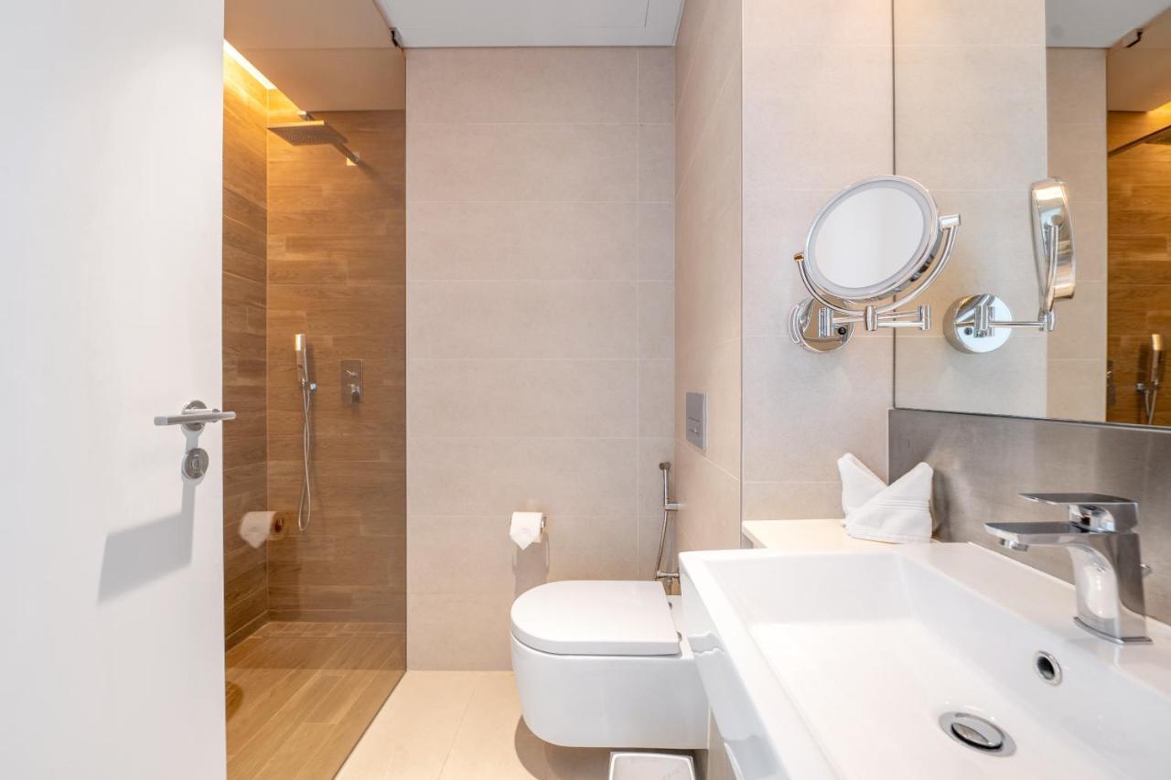 Spectacular 3 Bedroom With Maids Facing The Eye *