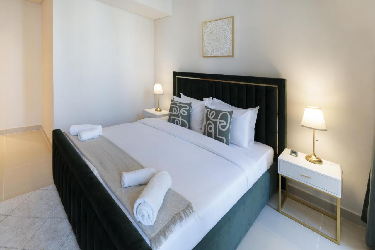 Elegant 2 Bedroom Luxury Living In Harbour Gate - Allsopp&allsopp