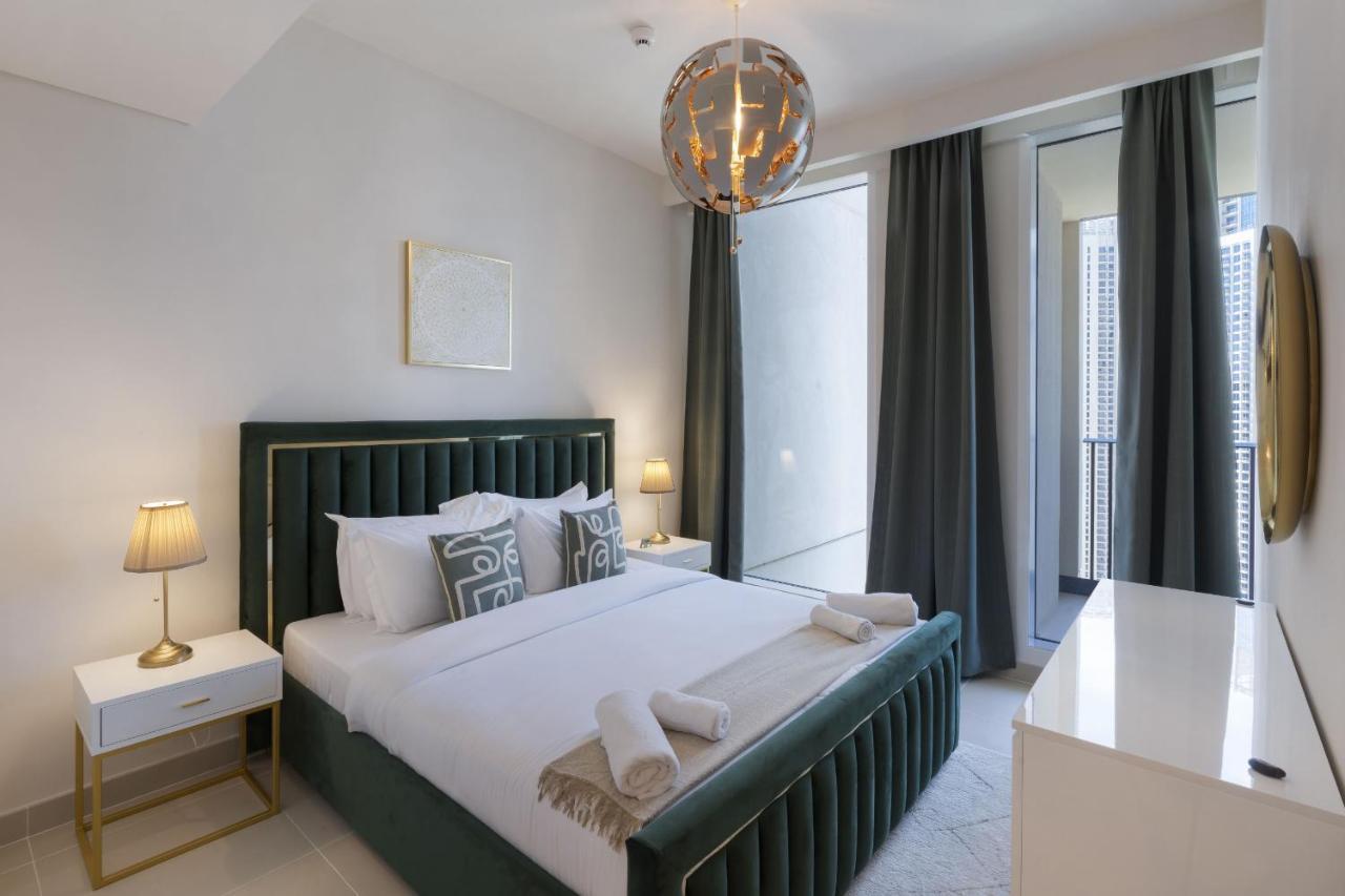 Elegant 2 Bedroom Luxury Living In Harbour Gate - Allsopp&allsopp